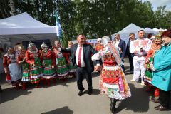 На праздникеДелегация Чувашии посетила фестиваль "Сохраняя традиции" в Ленинградской области акатуй 