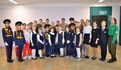 Уроки мужества от настоящего Героя: Участник СВО Денис Любимов встретился с чебоксарскими школьниками