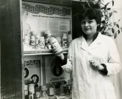 Фото середины 90-х годов из архива  Тамары ТимофеевойМастер бытовой химии день химика 