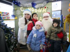Более 350 человек прокатилось на «Троллейбусе мечты», каждый второй ребенок написал письмо Деду Морозу Дед Мороз 