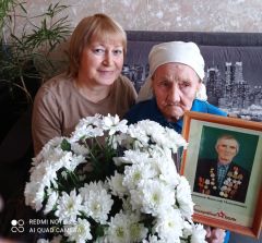 Юбиляр со снохой.Жительница Новочебоксарска Нина Петровна Филиппова отметила 95-летие юбиляры 