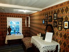 Одна из комнат музея  “Домик Каширина”. Обои были восстановлены по сохранившимся под более поздними наслоениями обрывкам.Восемь столетий Нижнего за три дня