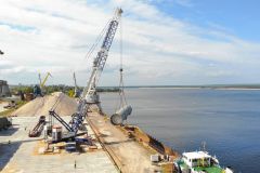 Выгрузка колонныВ Новочебоксарск из Китая и Испании доставили крупногабаритное оборудование
