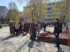  Новочебоксарские мусульмане возложили цветы к Вечному огню