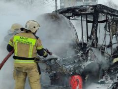 В Чебоксарах сгорел пассажирский автобус «Iveco» 101 маршрута