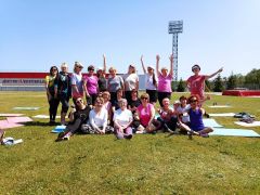 Занятие по йогеВ День здоровья и спорта в Новочебоксарске прошло занятие по йоге День здоровья и спорта в Новочебоксарске 