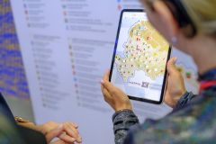 Вышитая карта России обретает новую жизнь - интерактивную Вышитая карта России ПМЭФ-2024 