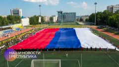 Фото НТРК ЧувашииНа стадионе "Энергия" в Чебоксарах развернули триколор размером с футбольное поле 12 июня — День России 