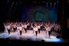 98-й концертный сезон Чувашский государственный академический ансамбль песни и танца открыл программой “Мелодии родного края”.И вознесся танец народный!