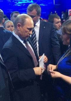 Марина Иванова рассказала Президенту РФ Владимиру Путину о Чувашии.Путин на расстоянии  вытянутой руки Вдадимир Путин 
