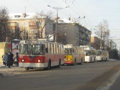Чебоксарские троллейбусы могут быть опаснымиУ чебоксарского троллейбуса лопнуло колесо - один пассажир повредил ногу троллейбус травма 