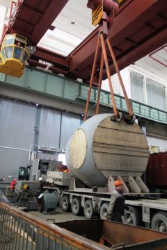 На Чебоксарскую ГЭС доставили 70-тонный корпус рабочего колеса очередной реконструированной турбины Чебоксарская ГЭС 