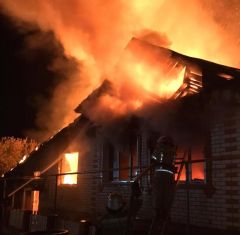 Пожар в жилом доме в АлатыреЗа выходные в Чувашии зарегистрированы восемь пожаров