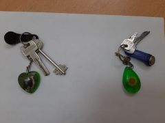 КлючиВ "Бюро находок" принесли две связки ключей Бюро находок 