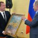 Дмитрий Медведев в свой день рождения получил подарок — картину чувашского художника