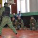 В Новочебоксарске будущие полицейские показали школьникам как маршировать и владеть оружием школа полиция Детская полицейская академия День полиции 17 школа 