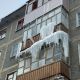Новочебоксарские дома проверили на качество уборки крыш от льда и снега уборка снега сосульки 