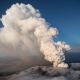 Исландский вулкан парализовал авиасообщение