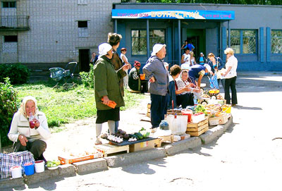 Товар у дороги... в ТД “Волжский”.