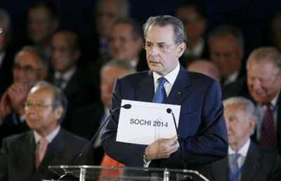  президент Международного олимпийского комитета Жак Рогге вскрыл конверт с названием города, победившего в конкурсе на проведение зимней Олимпиады 2014 года.