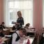 Урок у третьеклашек ведет выпускница школы № 5, учитель начальных классов Александра Родионова.