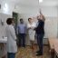 И.о. директора лагеря Д.Шагалин демонстрирует изменения в медкорпусе.