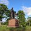 Памятник адмиралу Федору Ушакову установлен на Волге, рядом с храмом, в котором его крестили. 