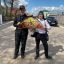12-летний Кирилл (справа) из Марпосада выиграл воздушного змея, правильно ответив на вопросы по истории родного города. Рядом его друг Руслан Андрианов.