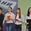 Анна Дреботий (крайняя справа) на презентации школьной газеты.  © Фото Валерия Бакланова