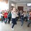 Ученики 3 “а” и 9 “в” школы № 5 дарили горожанам хорошее настроение, зажигая танцевальным ритмом и веселыми движениями всех пришедших на участок.