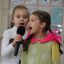 Дошколята детского сада № 27 “Рябинка” Софья Сафейкина и Светлана Соколова удивляли своими звонкими голосами.
