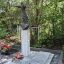 На могиле Александра Грина в Старом Крыму установлена скульптура героини его повести “Бегущая по волнам”.