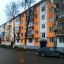 Яркий фасад дома № 1 по улице Комсомольской радует взгляды прохожих. 