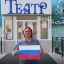 Новочебоксарский экспериментальный театр драмы в видеоформате передавал флаг России из рук в руки с помощью монтажа.  Скриншот из Instagram mimtirain1