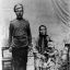 1916 год. Илья Арзамасов из деревни Чешламы (ныне Козлов­ский район) перед уходом на фронт сфотографировался с женой Ириной и годовалой дочкой.