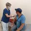 Вакцинацию в Новочебоксарске периодически проходят целые коллективы предприятий. На фото — работник МУП “КС”. 