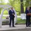 Памятник чувашскому алфавиту открыли два руководителя регионов Алексей Русских и Олег Николаев. Фото cap.ru