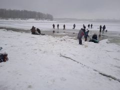  Возле Новочебоксарска около ста рыбаков застряли на льдине