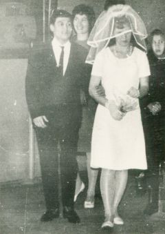 Фото сделано в клубе “Строитель” в день свадьбы 30 октября 1966 года.Снова встретились в Новочебоксарске Это наша с тобой история 