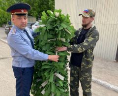  Осужденные в Новочебоксарске плетут маскировочные сети для участников СВО своих не бросаем 