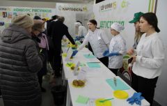 Каждый сорт картофеля можно было попробовать на вкус. Фото cap.ru“Картофель-2023”: Столько сортов, и все вкусные!  Выставка “Картофель-2023” 