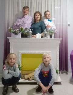 В настоящий момент Даниловы готовятся к Новому году: украшают квартиру, выбирают новогодние подарки для родных и близких.  Спорт притянул нас друг к другу семья 