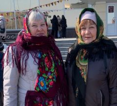 Подруги-пенсионерки Ангелина Николаева и Нина Иванова.Пришли к ДК сказать зиме: “Пока!” Масленица 