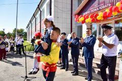 Глава Чувашии Олег Николаев приветствовал учеников родной Новоатайской школы в Красночетайском округе. Она основана в 1882 году. Фото Новоатайской СОШСтирая границы и возрождая практики Векторы развития 