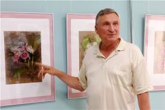 А. ЛастухинБиолог и художник Альберт Ластухин представил свою новую выставку "Цветы души моей" Выставка 
