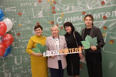 С Днём учителя! Поздравление Главы Чувашии Олега Николаева 5 октября — День учителя 