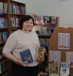 Книги в дар мы передали заведующей дет­ско-юношеской библиотекой Новочебоксар­ска Алине Флоренцевой.Книги, помогающие выздороветь Международный день книгодарения 