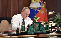 7 мая Владимир Путин подписал указ, который определит будущее развитие страны. Фото kremlin.ruМайский, стратегический, прорывной Майский указ Инициативы Президента 