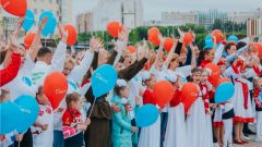 Песенный флэш-моб объединил взрослых и детей на Красной площади День защиты детей 1 июня — Международный день защиты детей 