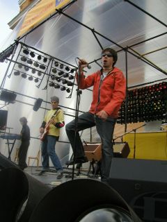 Andron в составе группы “Самка пистолета” на концерте в 2000-х.Там, где зарождался андеграунд 100 символов Чувашии 